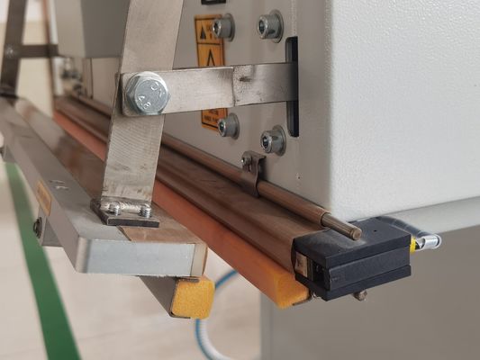 Gas Flushing Function Elevating Nitrogen Vacuum Packaging Sealing Machine for Grains