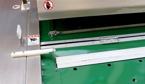 3000W Continuous Belt Type Rolling Vacuum Packing Sealing Machine for Meat and Fruit
